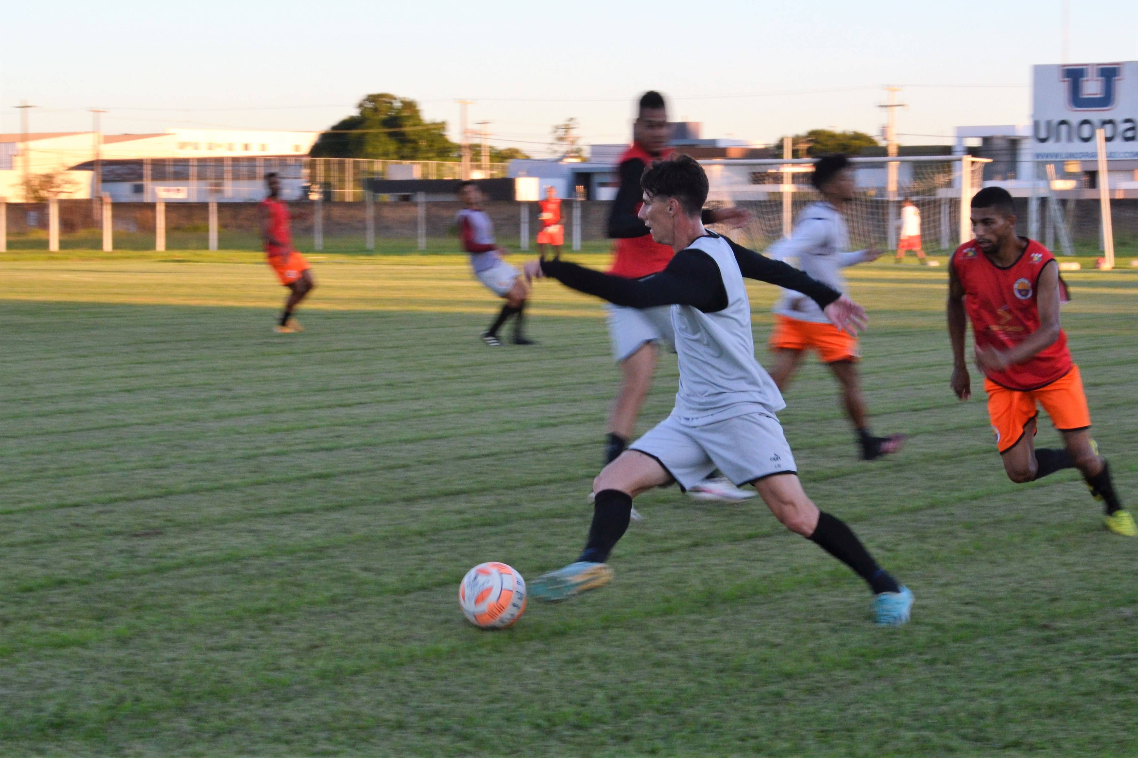 Brigando por uma vaga na semifinal, Barcelona recebe o Ji-Paraná no Portal da Amazônia