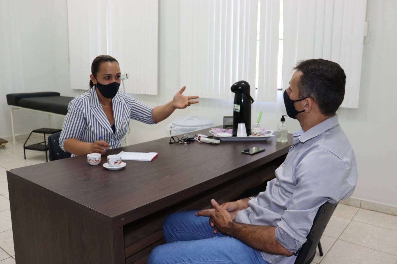 Rosangela Donadon participa de reunião com vereador e fala sobre projetos para melhorar educação em Vilhena