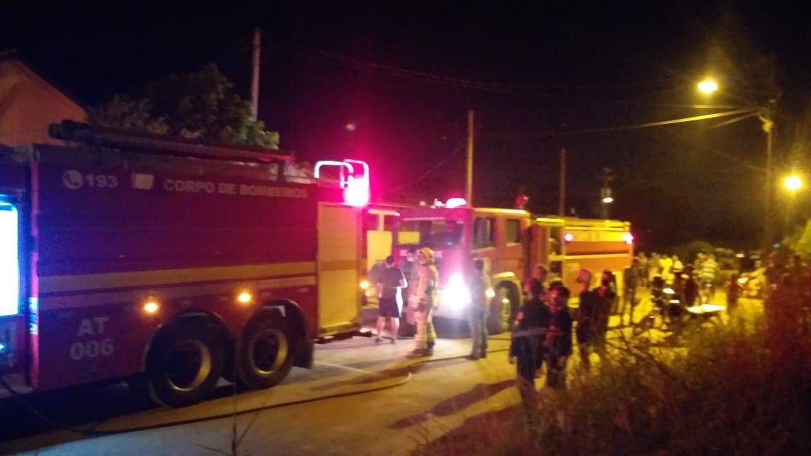 Incêndio atinge casa e Bombeiros são acionados; ex-marido é suspeito de atear fogo propositalmente no imóvel