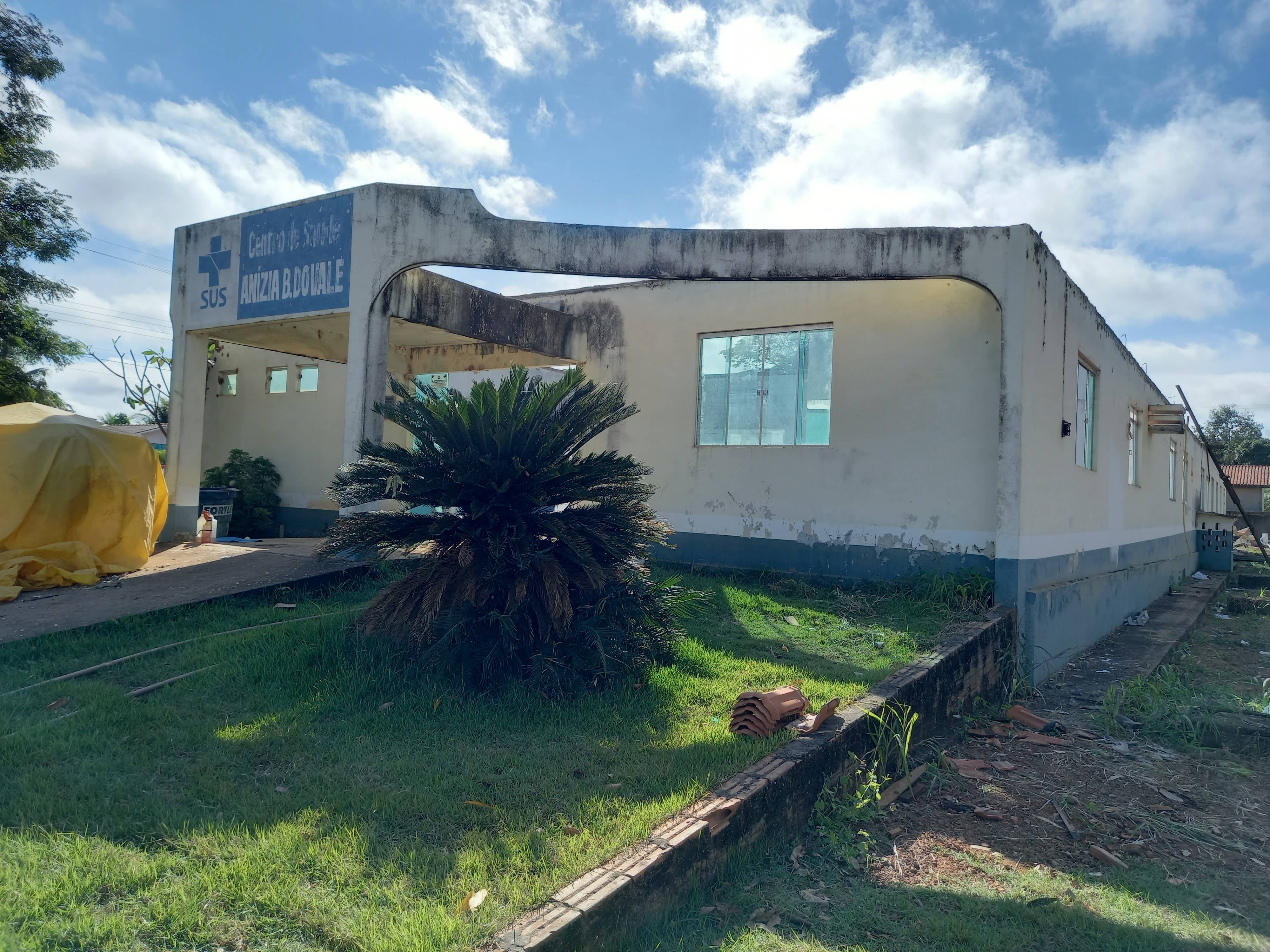 Cinco anos após incêndio criminoso, posto de saúde destruído pelas chamas passa por reformas em Cerejeiras