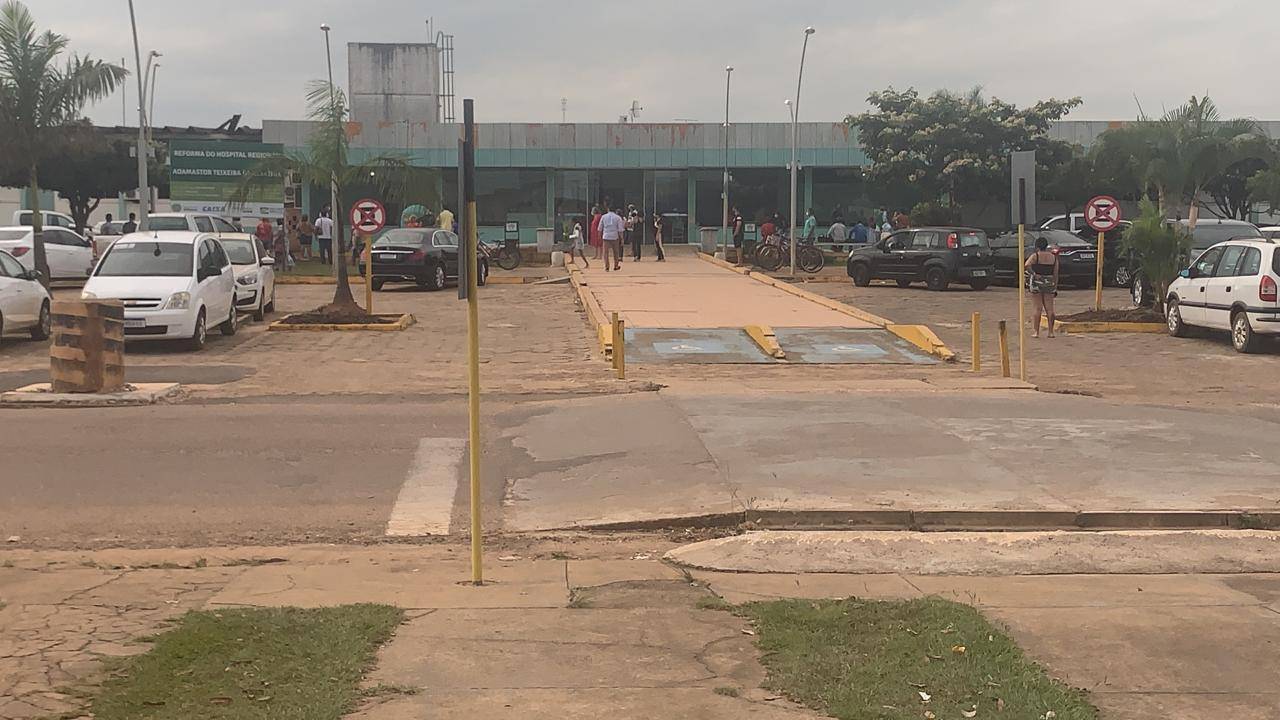 Cilindro de oxigênio cai, “voa” por mais de 20 metros e vai parar no telhado de hospital; barulho assustou pacientes e funcionários