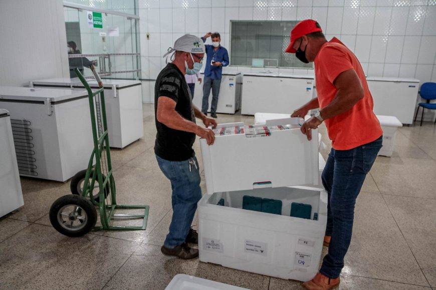 Rondônia recebe a 23ª remessa de vacina contra a covid-19; lote vai atender pessoas de 60 a 69 anos
