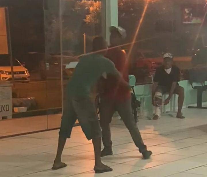 ASSISTA: vídeo mostra moradores de rua trocando socos dentro do Hospital Regional de Vilhena