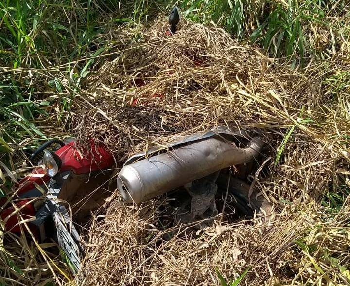 Dono de imóvel vai limpar quintal e encontra abandonada motocicleta que havia sido furtada um mês atrás