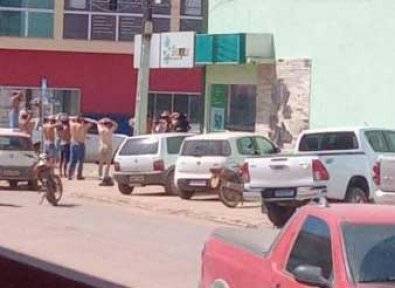 ASSISTA VÍDEO: assaltantes que aterrorizaram cidade de Mato Grosso podem estar em fuga para Rondônia