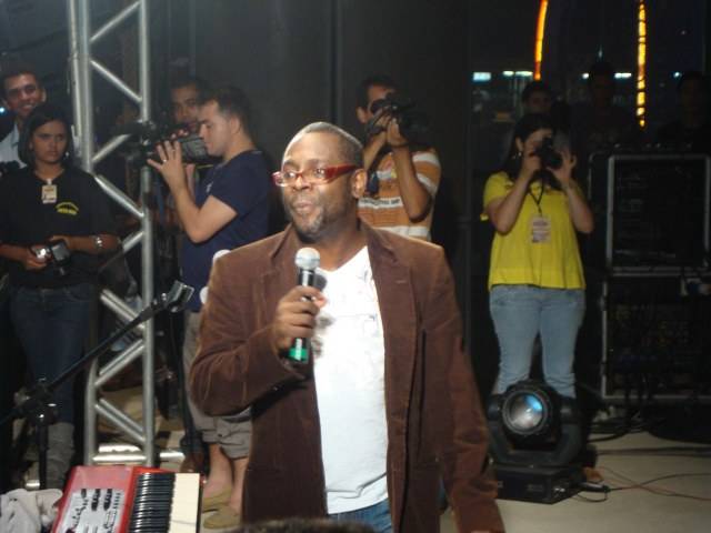 KLÉBER LUCAS CANTA MENSAGENS DA BÍBLIA E ELETRIZA PÚBLICO