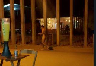 Vídeo mostra rapaz andando pelado nas ruas de Colorado do Oeste e revela personagem que precisa de ajuda psiquiátrica