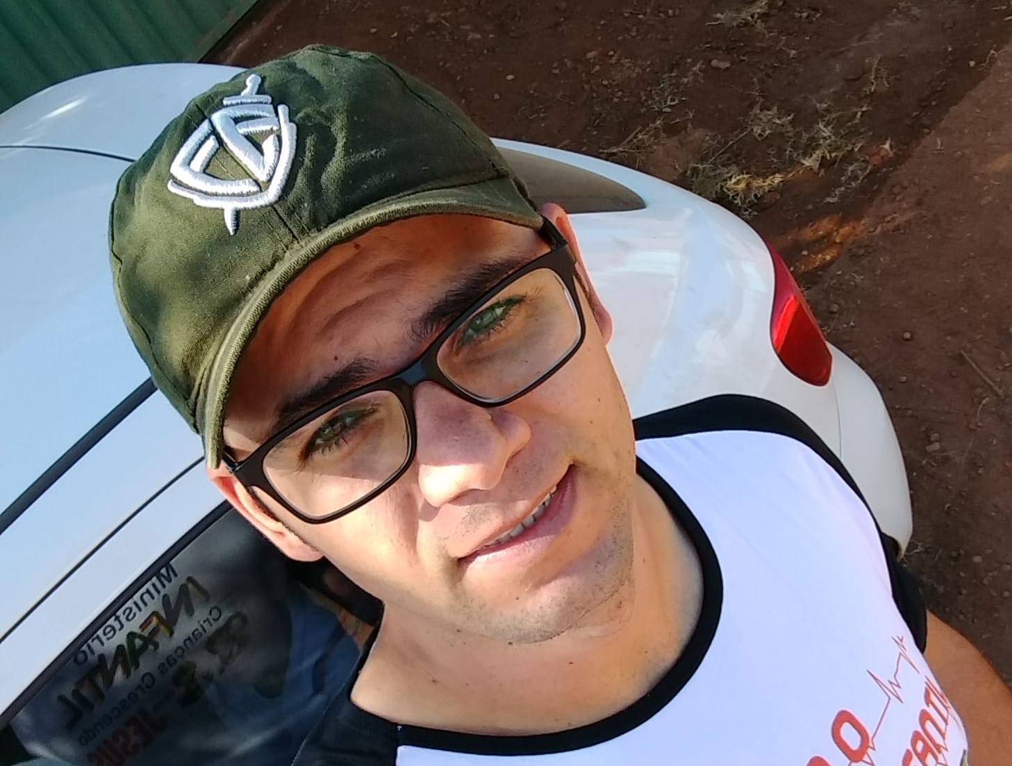 Escola vende vatapá para ajudar homem que venceu a Covid-19, mas ficou com sequelas graves da doença