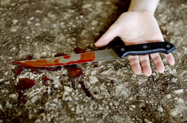 Em cidade vizinha, garoto de 15 anos é espancado e esfaqueado durante  “salve” ordenado pelo Comando Vermelho
