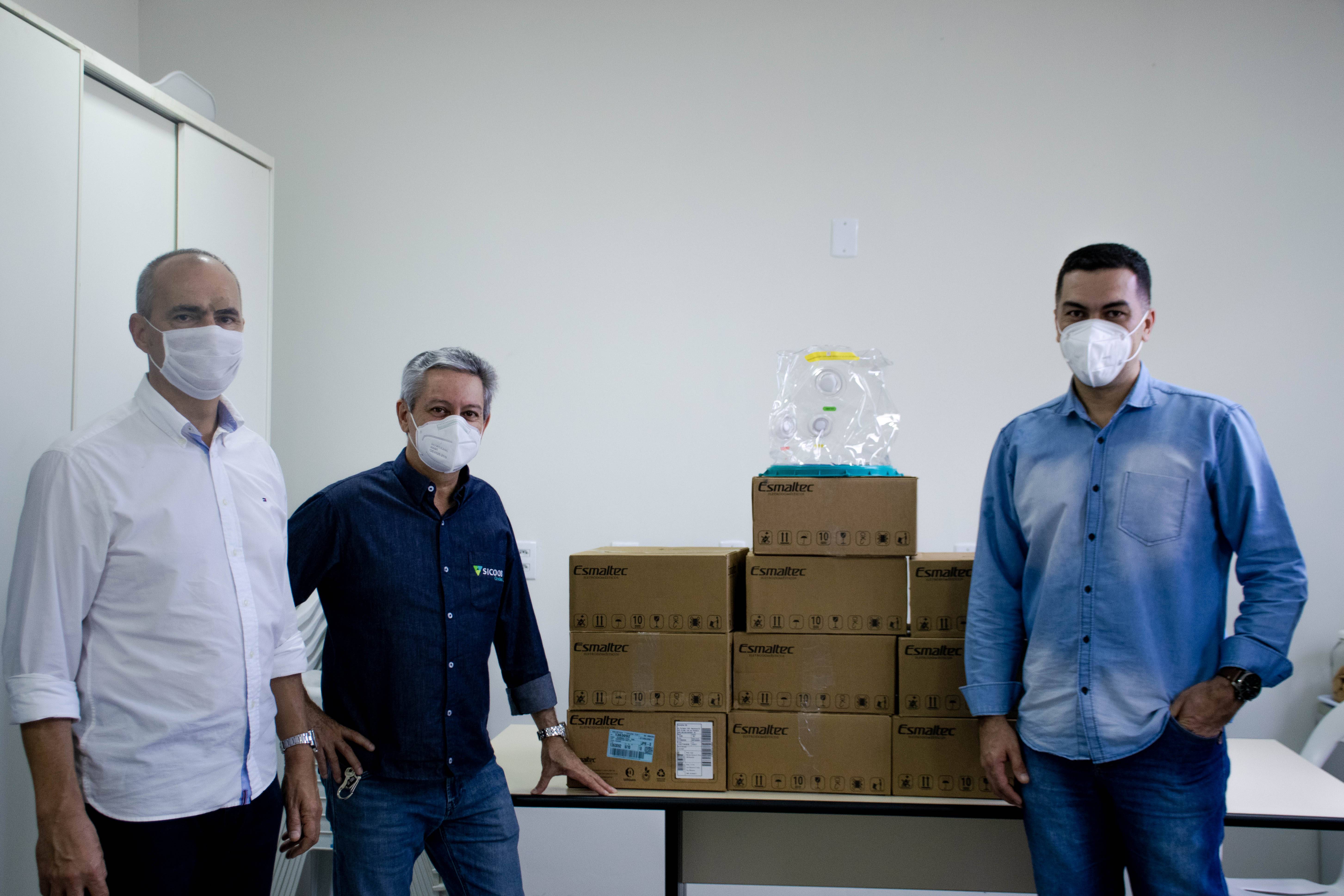 Sicoob Credisul doa R$ 9,4 mil em capacetes de respiração assistida Elmo para Hospital Regional de Vilhena