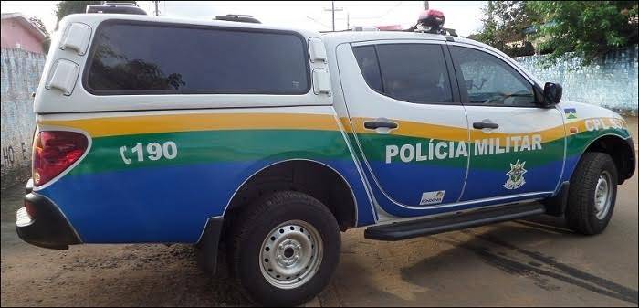 Mulher que presta serviços para órgão público xinga policiais enquanto viatura passa em frente bar e terá que se explicar, em Cerejeiras