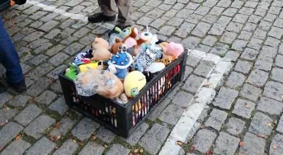Ladrão invade casa, furta dinheiro, semijoias, cosméticos e 30 ursinhos de pelúcia; polícia é acionada