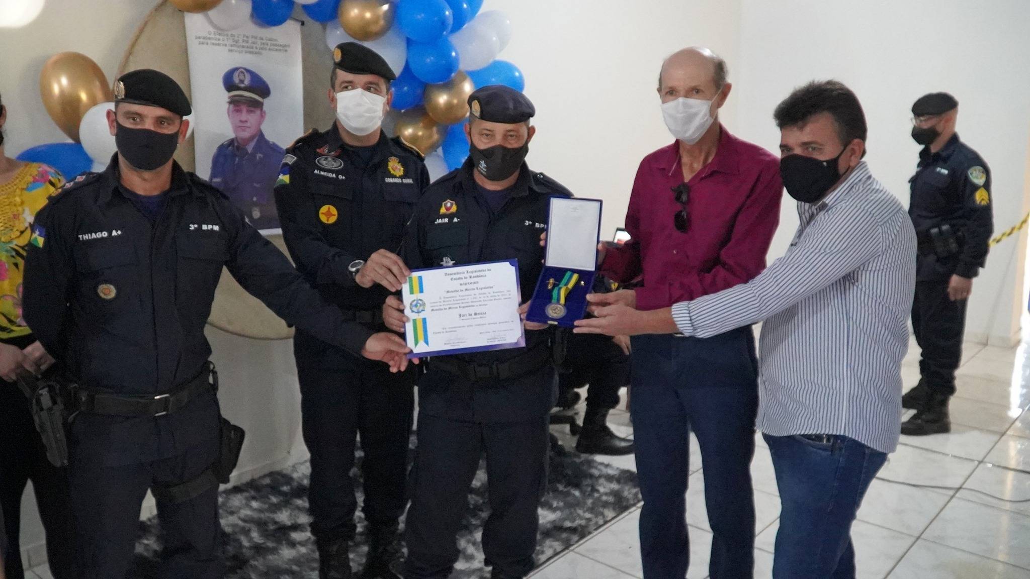 Deputado Luizinho Goebel homenageia ex-comandante do 2º Pelotão da PM em Cabixi com Medalha de Mérito Legislativo