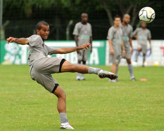 Revelação rondoniense estréia marcando no Campeonato Catarinense 2011