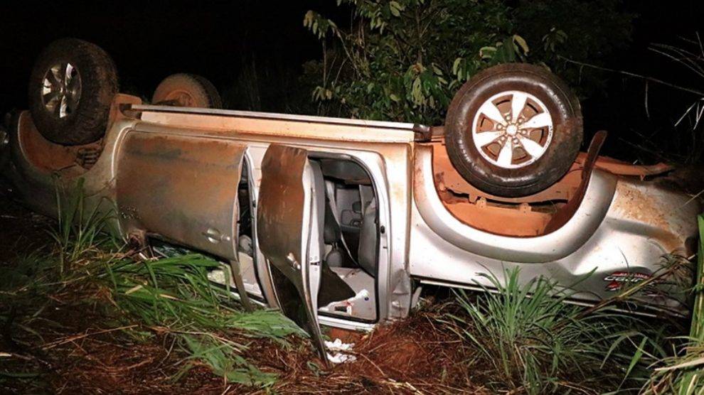 Morador do Espírito Santo que estava vindo para Cacoal capota caminhonete na BR 174, próximo a Vilhena, e morre na hora