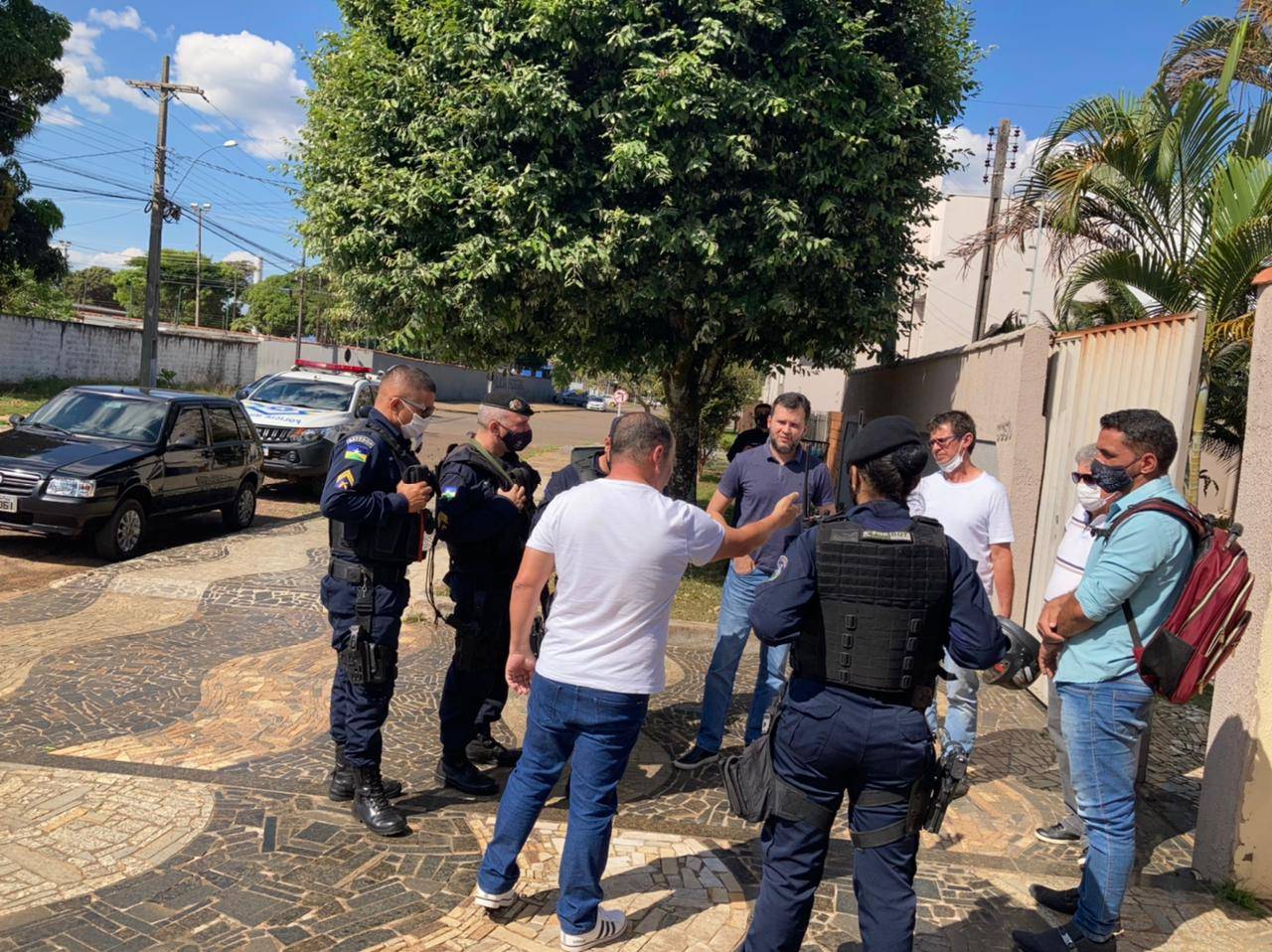 Presidente da Câmara de Vereadores mantém homem detido em sua casa, aciona a polícia e denuncia tentativa de extorsão