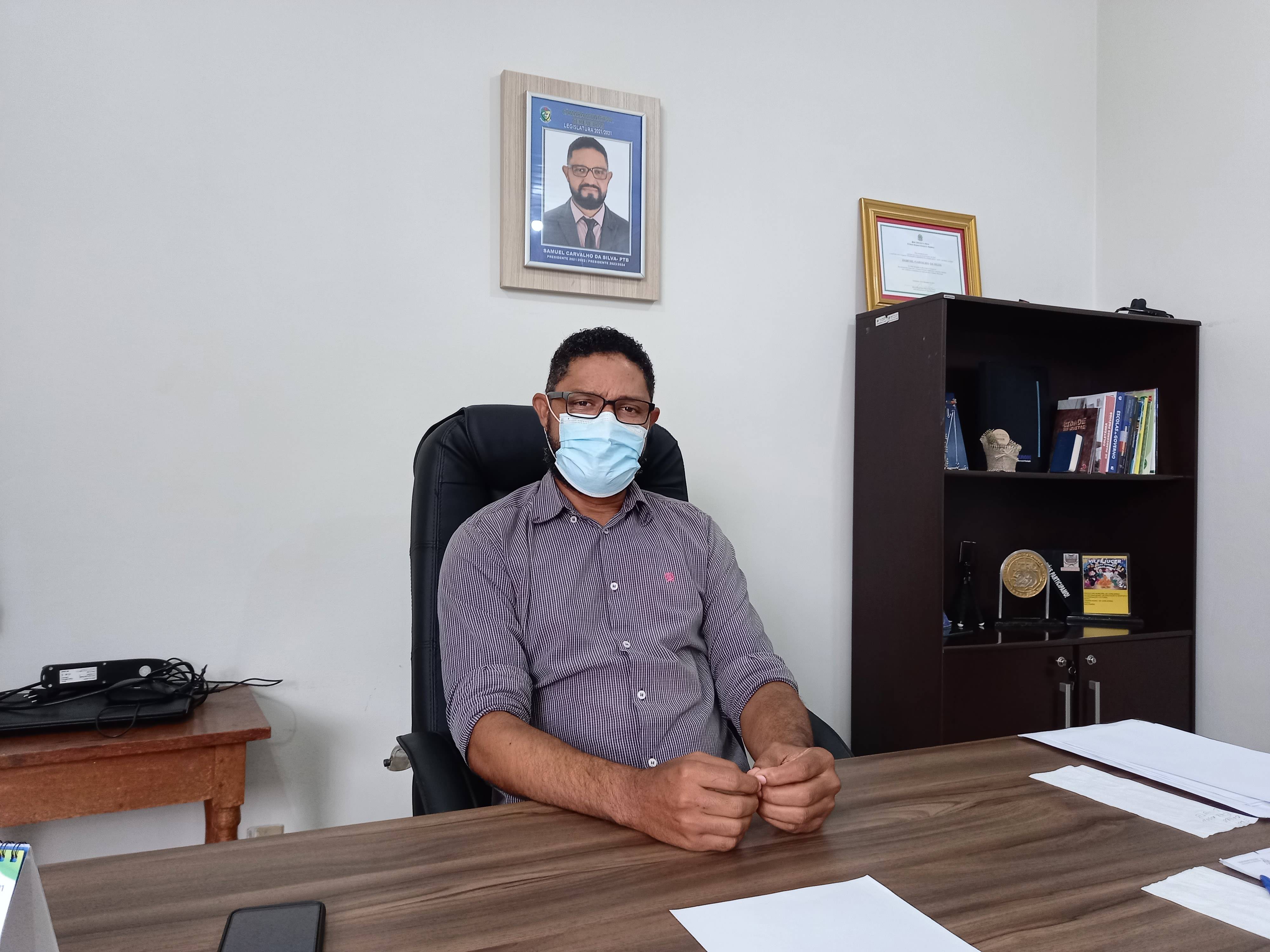 Presidente da Câmara de Cerejeiras corta despesas, faz lives e não esconde vontade de crescer na política: “não tenho rabo preso”