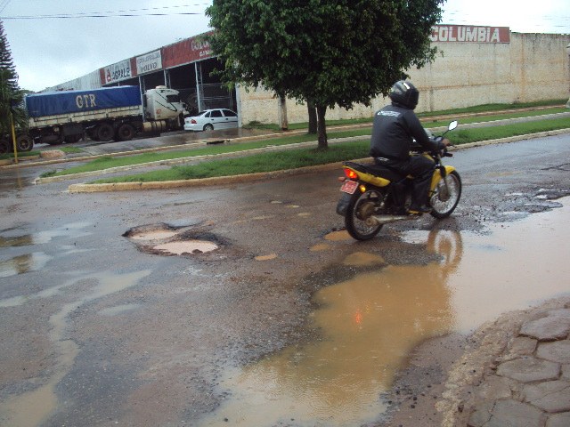 Em menos de uma semana, chuvas destroem trabalho de tapa-buracos em Vilhena