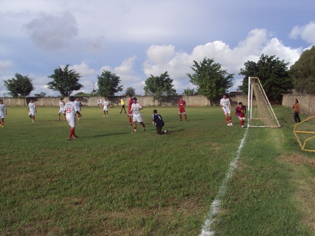 Batizoco usa tarde de bola para por à prova quem fica e quem sai do Vec