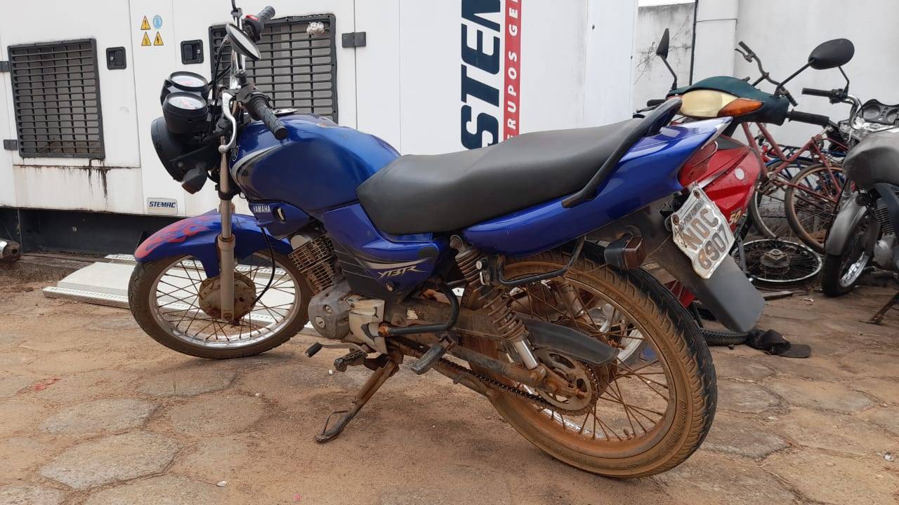 Homem é preso com moto roubada e diz ter comprado veículo de caminhoneiro por R$ 1.500