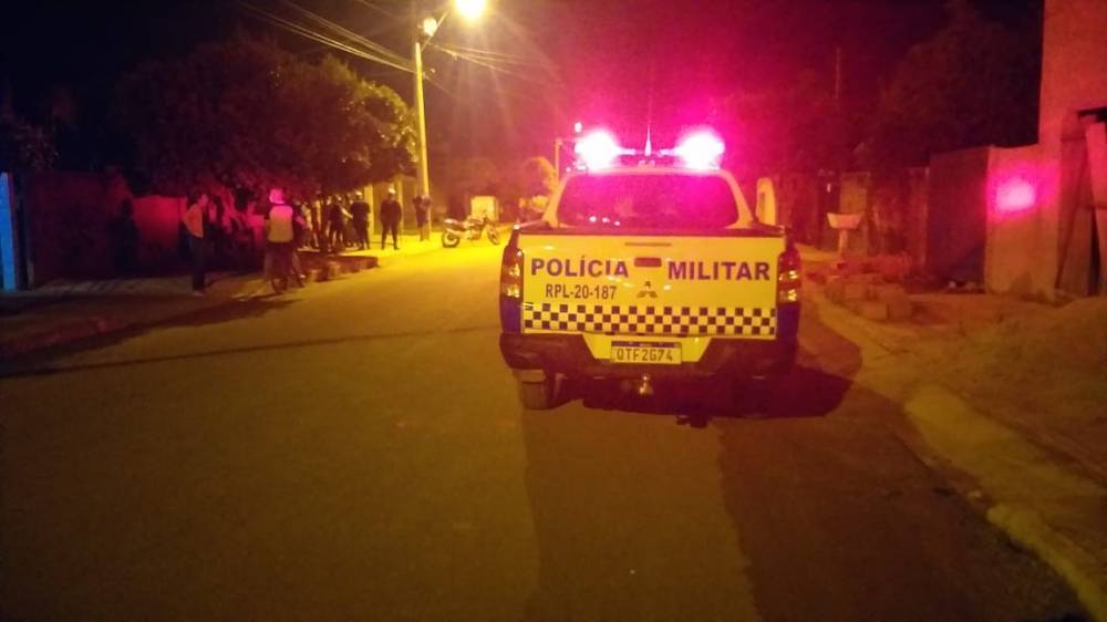 “Vou encontrar vocês de folga, seus vermes filhos da puta”, diz rapaz de 18 anos ao ameaçar policiais e ser preso junto com amigo