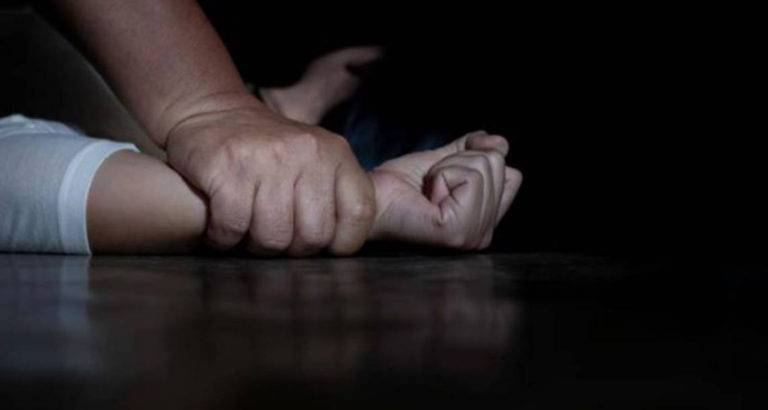 Tentando proteger a irmã mais nova, adolescente confirma na polícia de Cerejeiras que era abusada sexualmente pelo padrasto