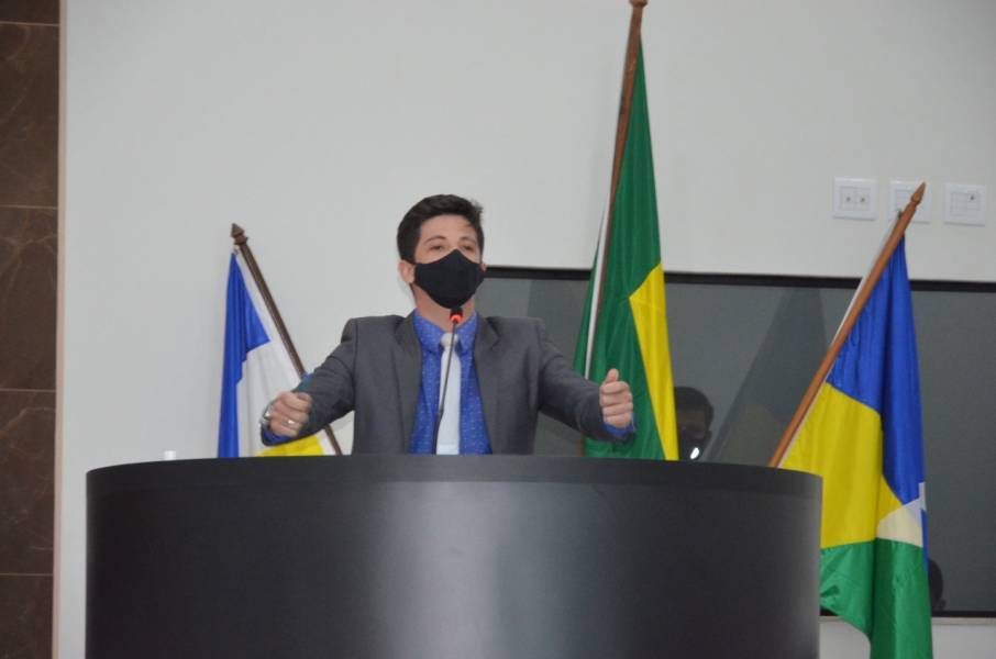 Vereador que critica excesso de cargos comissionados já foi portariado na Câmara e na prefeitura, revelam documentos