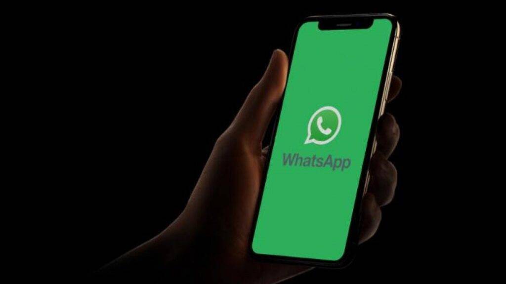 Mulher de 64 anos cai em golpe aplicado através do WhatsApp e paga aluguel para estelionatário