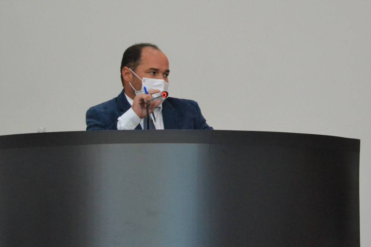 Em discurso na tribuna, presidente da Câmara de Vereadores se irrita e manda recado duro para prefeito