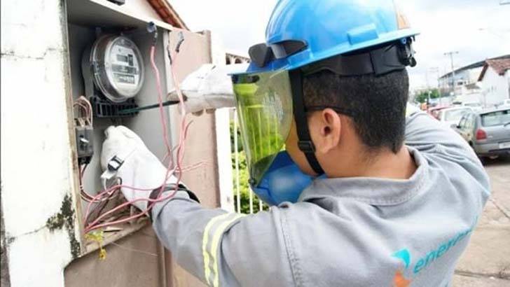 Energisa comete erro ao “cortar luz” e consumidora que estava com as contas em dia aciona a polícia, em Cerejeiras