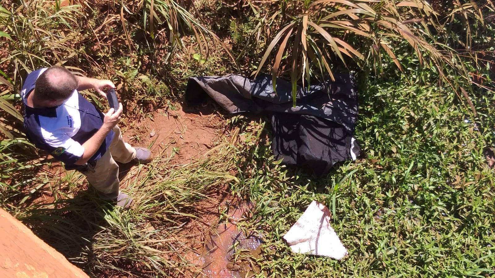 Perícia acha quatro perfurações de bala em corpo encontrado na zona rural de Vilhena; vítima teria pressentido a morte