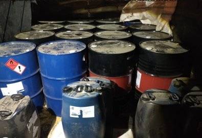 Em cidade vizinha, polícia prende traficantes e apreende produtos químicos usados no refino de cocaína