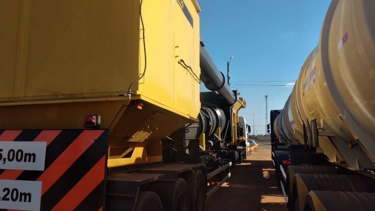 Parte da megaestrutura para produzir asfalto que será entregue pelo governador de Rondônia já está em Vilhena