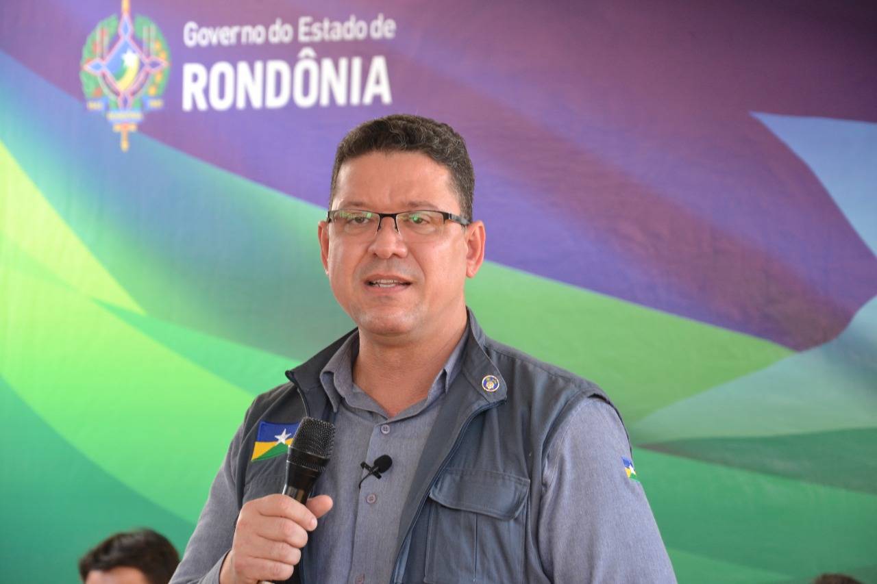Ao entregar benefícios para o Cone Sul, governador cita honra, transparência e combate à corrupção em Rondônia