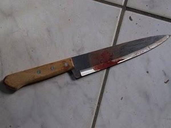Homem de 27 anos é esfaqueado por dois no meio da rua e diz não saber motivação do ataque