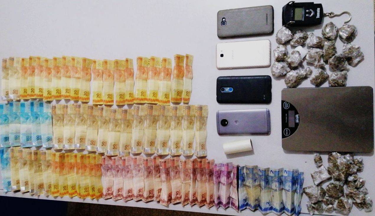 Após marido ser preso vendendo drogas através do WhatsApp, mulher justifica tráfico alegando que é “para complementar renda”