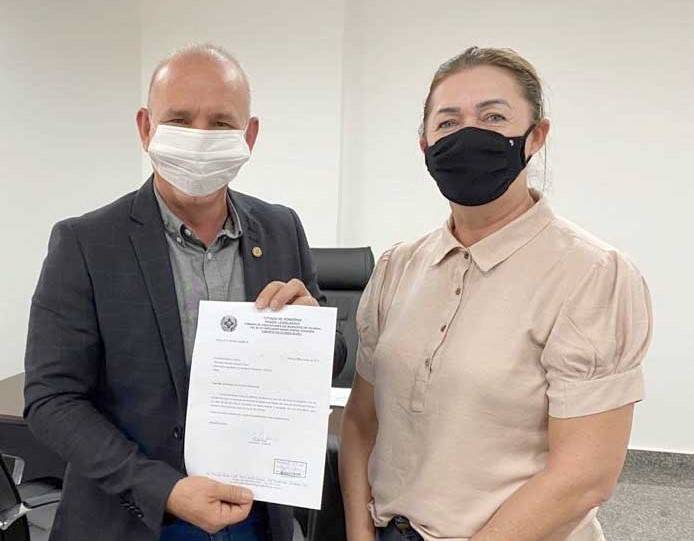Deputado Ezequiel Neiva firma parceria para compra de ambulância para pronto-socorro de Vilhena