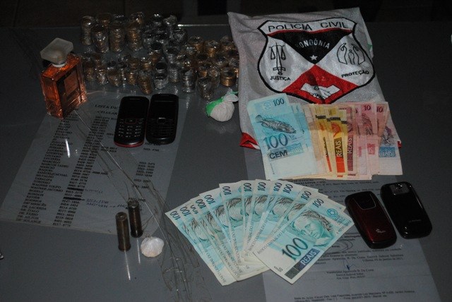 Polícia Civil prende três pessoas por tráfico de drogas