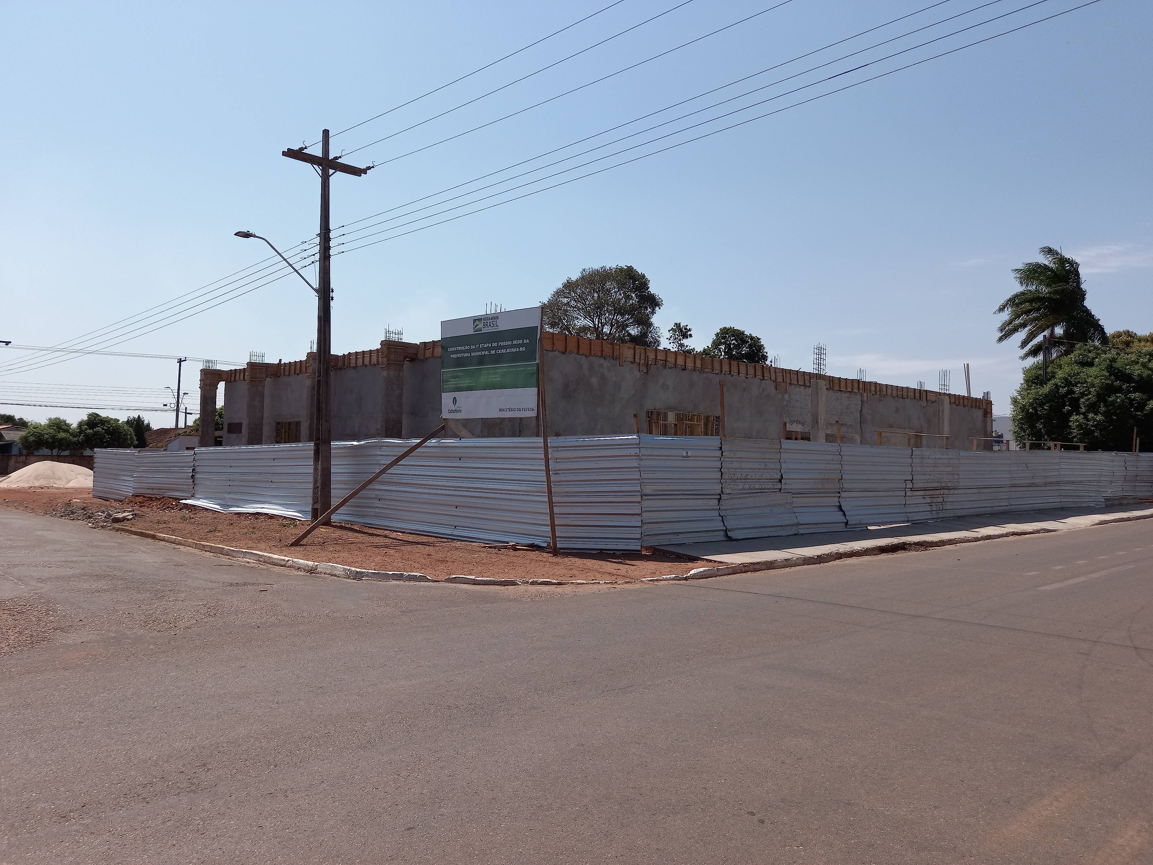 VEJA FOTOS: com 16 operários trabalhando, construção do novo prédio da prefeitura continua em andamento em Cerejeiras