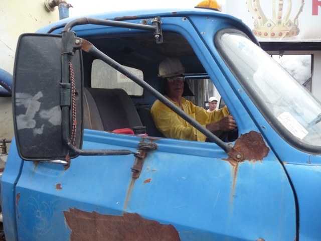 Sem Bombeiros, Colorado “se vira” com caminhão auto-fossa