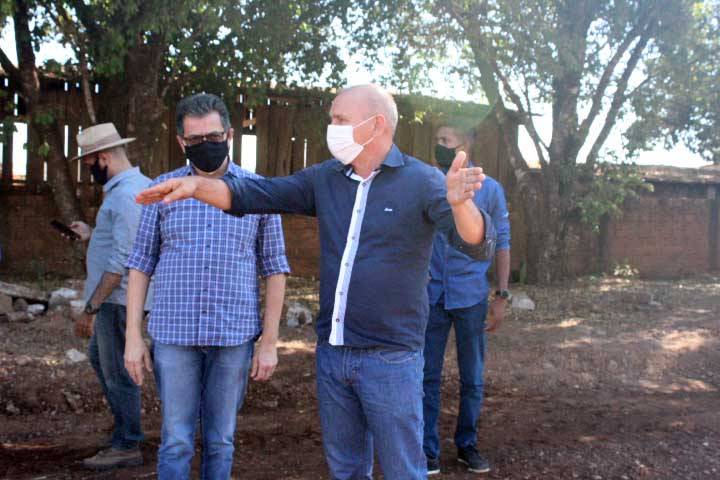 Deputado Ezequiel Neiva inspeciona obras de asfaltamento no município de Colorado do Oeste