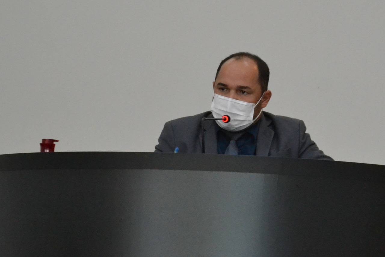 Em pronunciamento explosivo, vereador critica três deputados federais de Rondônia por “hipocrisia” em relação ao “Fundão”