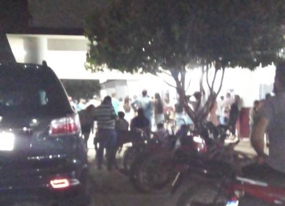 Leitora denuncia aglomeração e crianças na fila da vacina e diz ter medo de voltar para casa levando o vírus