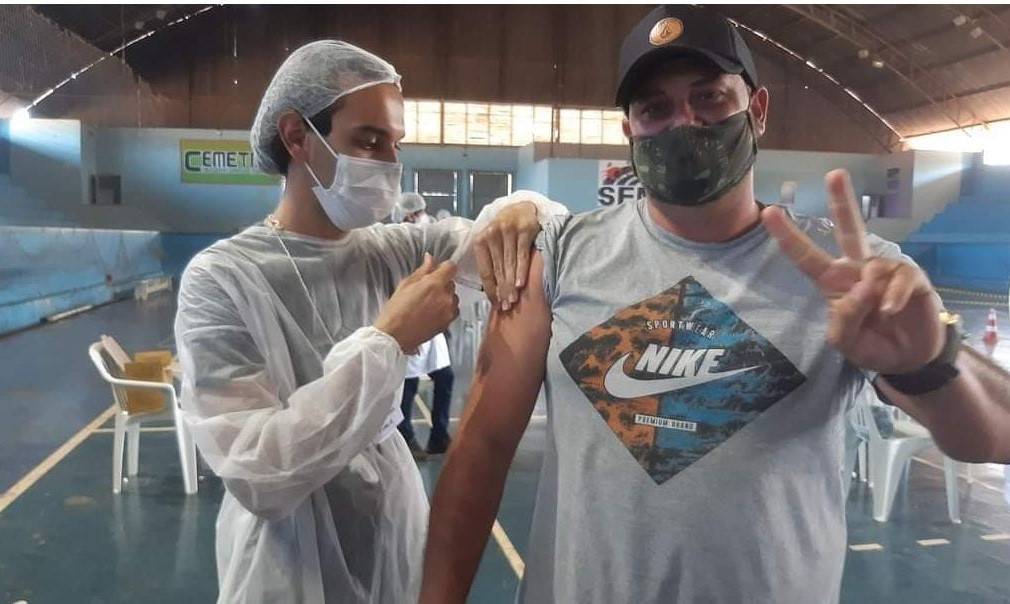 Em Vilhena, autônomo bolsonarista despreza Coronavac, depois toma a vacina e faz postagem no Facebook
