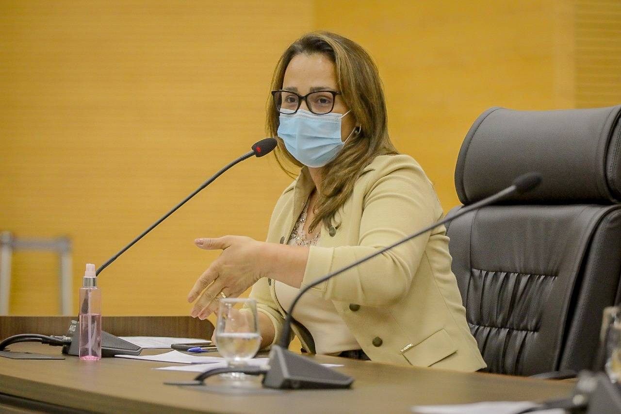 Deputada Rosangela Donadon parabeniza Cerejeiras pelo 38º aniversário e destina R$ 500 mil em recursos