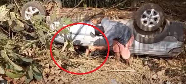 ASSISTA VÍDEO: motorista filma picape andando em zigue-zague e depois capotando na BR 435, entre Colorado do Oeste e Cerejeiras