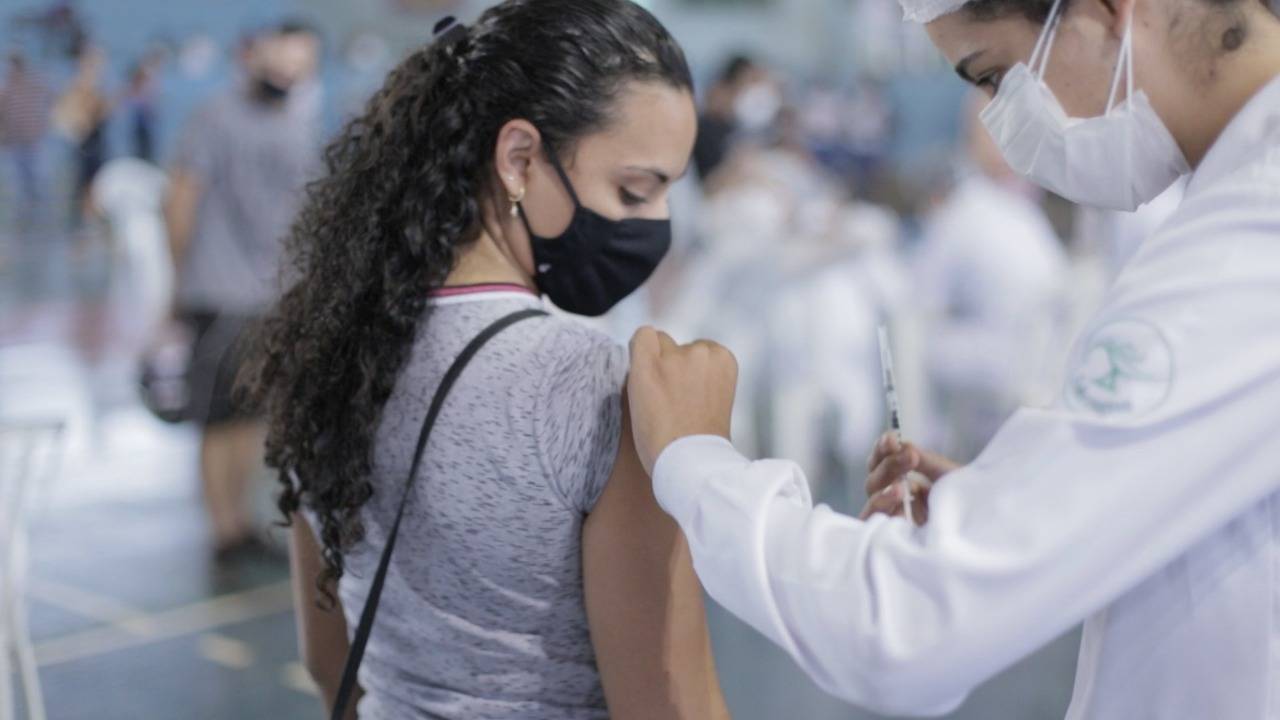 Programação desta semana para vacinação contra Covid-19 é divulgada pela Prefeitura de Vilhena; jovens com 23 anos serão imunizados