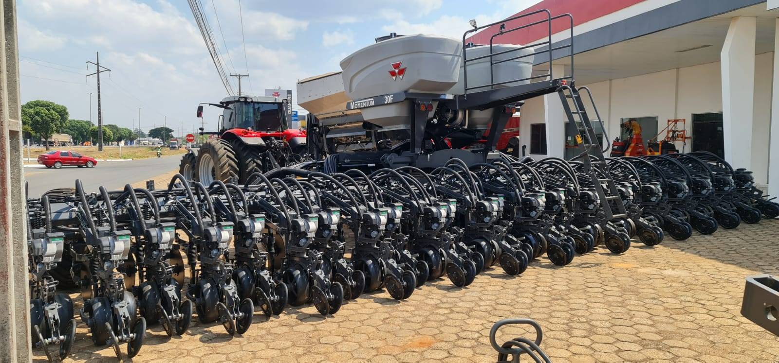 Desenvolvida no Brasil, plantadeira ganhadora do Prêmio Machine Of The Year 2020/2021 chega na Guaporé Máquinas