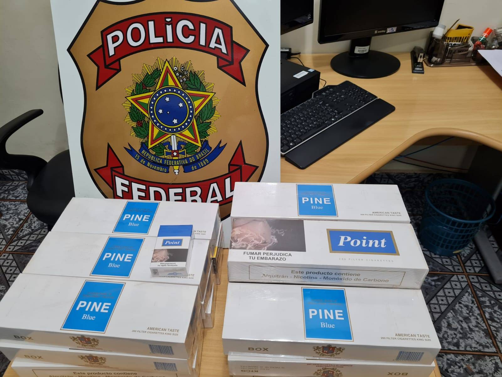 Ao prender casal por contrabando de cigarros, PF flagra jovem trabalhando sem registro e ganhando R$ 25 por dia em Rondônia
