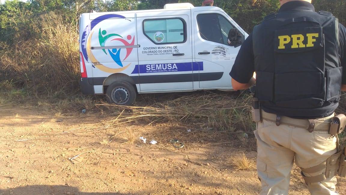 Carreta atinge traseira de ambulância de Colorado do Oeste que transportava paciente para hemodiálise em Vilhena